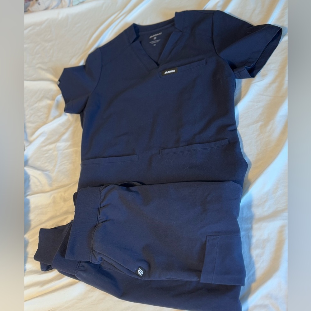 JAANUU SCRUB SET NWOT 3 pocket Jogger pants 3 pocket top